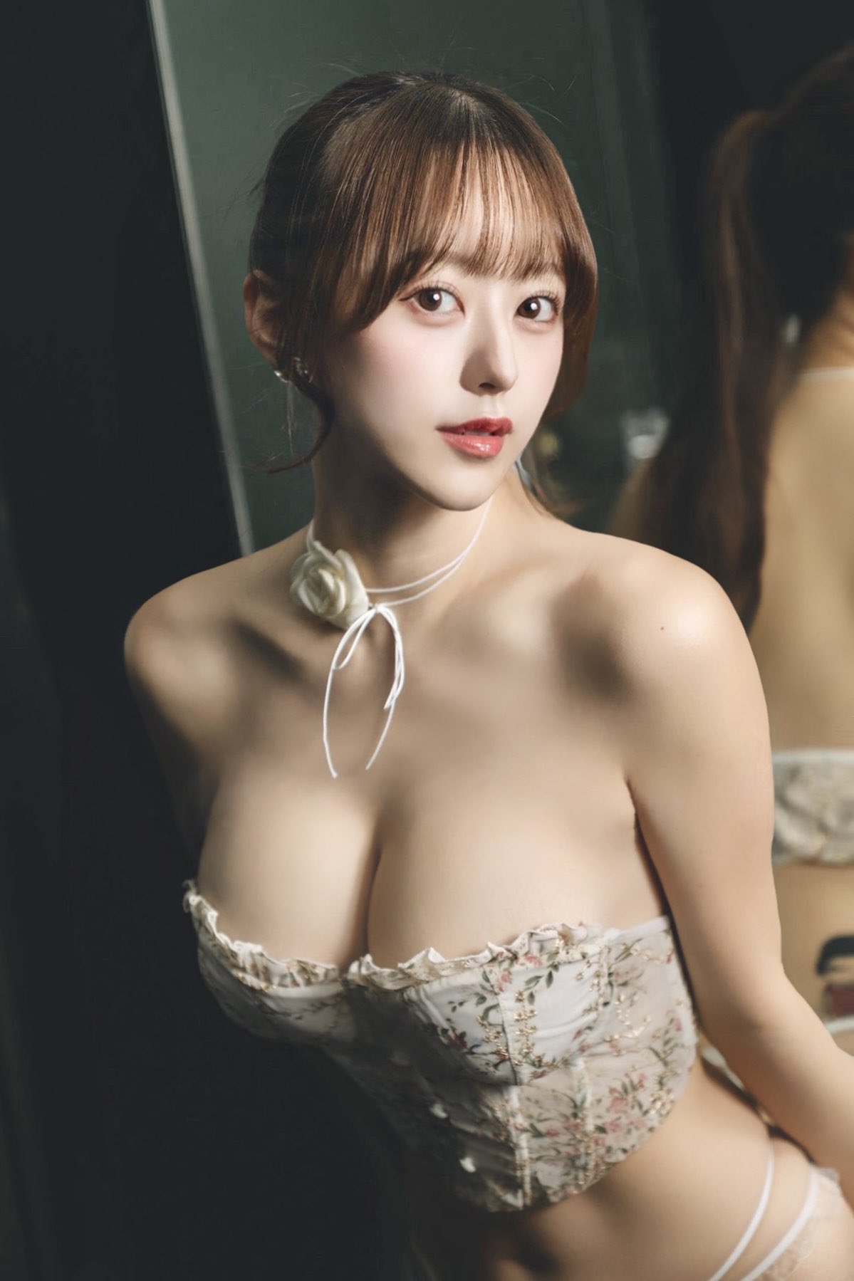 おっぱいピアノの音羽美奈さんが撮影会で着た水着が何か凄い