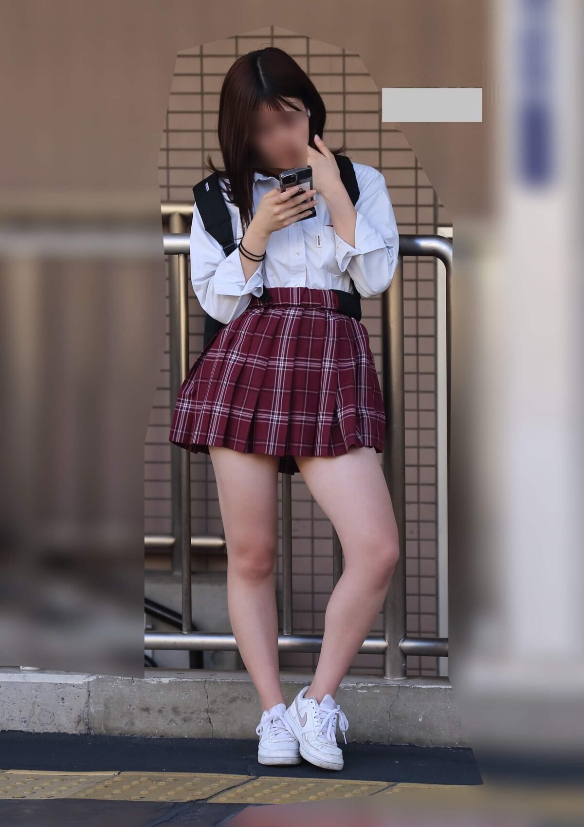 【画像】夏休みなのに制服着てこのＪＫちゃんはどこに行くのかな～？